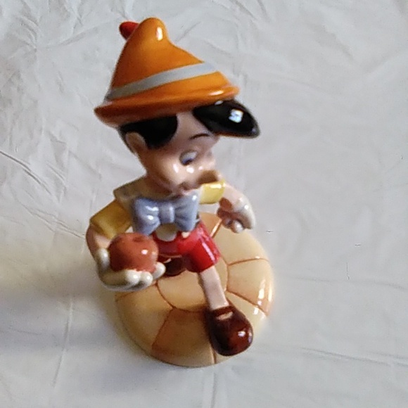 Walt Disney's Royal Dolton Porcelain Pinocchio - Picture 1 of 13